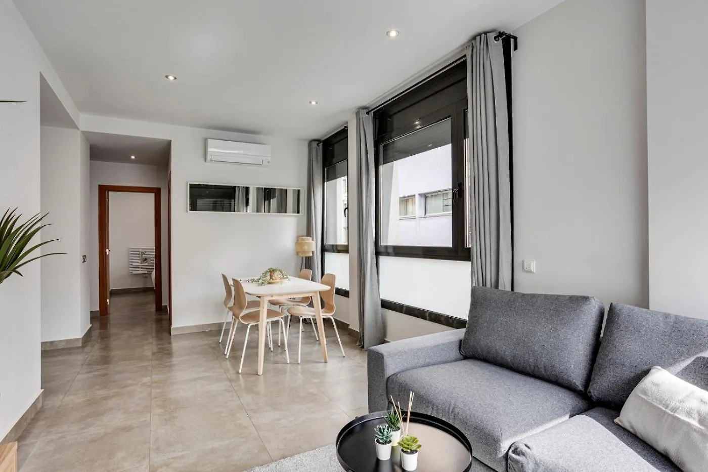 Urban Flats Vallirana Barcelona 0*,